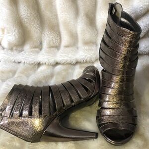 New Nine West Patent Leather Metallic Strappy Heels Ankle Sandals. Size 9.